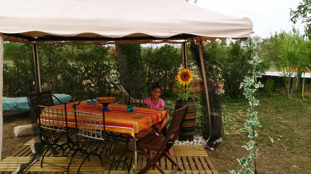 Le Mas Du Ruisseau Bellegarde  Habitación foto